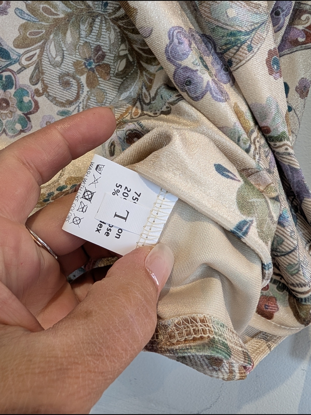 Women's Paisley Button-Front Blouse in Beige - Unknown Brand - Picture 3 of 4